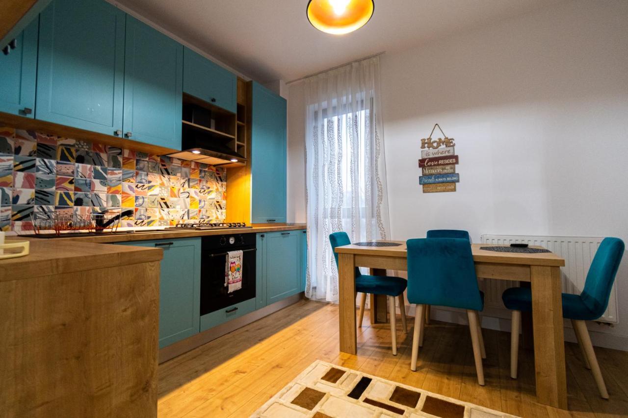 Apartment Lighthouse Central: Fortress Views & Free Parking