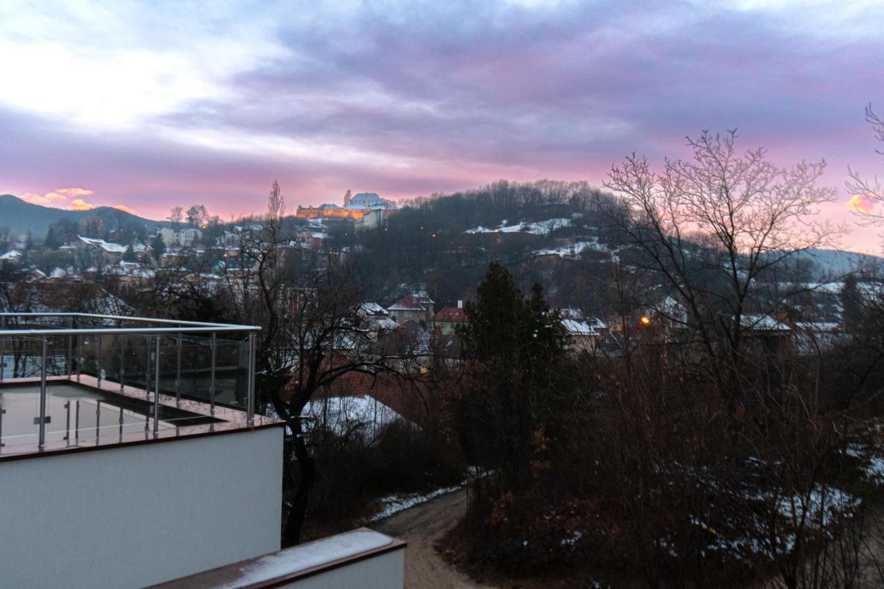 Apartment Lighthouse Central: Fortress Views & Free Parking Brasov